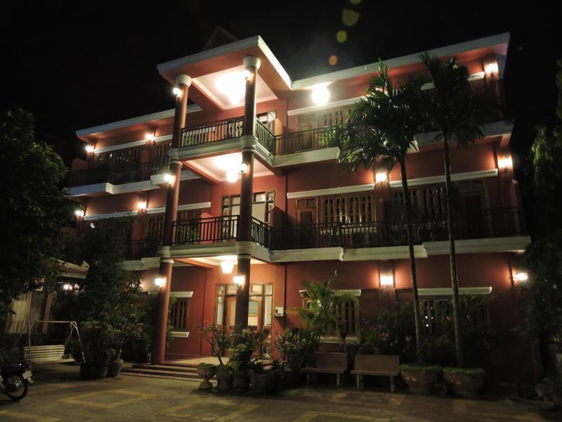 Botoum Hotel Sisophon Exterior photo